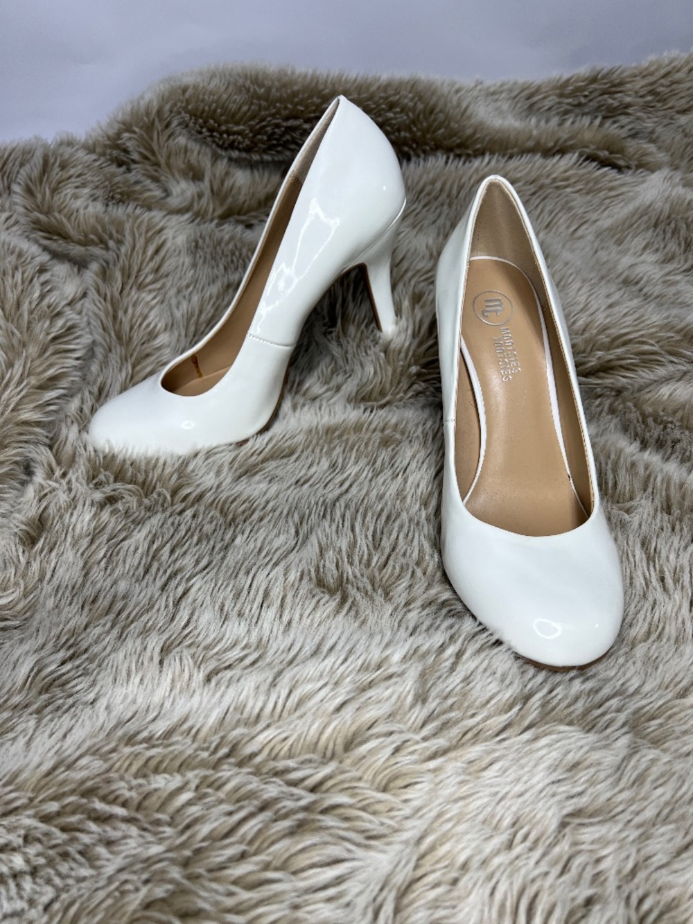 Mootsie Tootsie White Heels – Size 9M